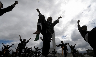 酔客対処で奇策！客室乗務員にカンフー訓練を義務化