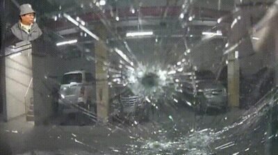 韓国・防犯カメラに映された「マイカーが無差別破壊される」という衝撃場面