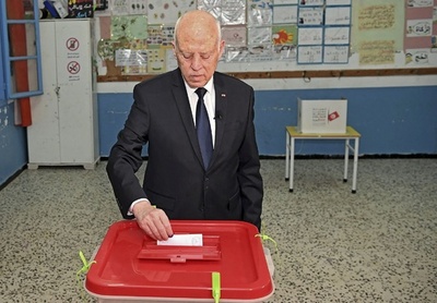 チュニジアで改憲案の国民投票 大統領の権限強化へ