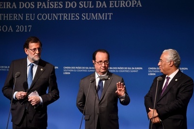 欧州はトランプ大統領に断固とした対応を、仏大統領が呼び掛け