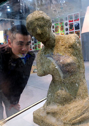 「パンダのふん」でミロのビーナス、370万円で売却 中国