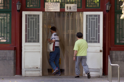 公衆トイレで便器外への放尿、罰金対象に 中国で新規則検討