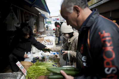 政府が出荷停止指示、基準超える放射線量検出で