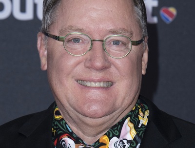 ディズニー幹部J・ラセター氏、不適切なハグで休職表明