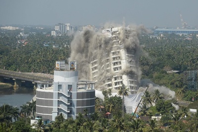 343世帯入居の高級高層マンション爆破、環境規制違反で インド