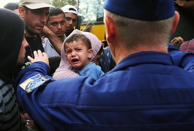 豪、シリア空爆参加へ 難民の追加受け入れも表明