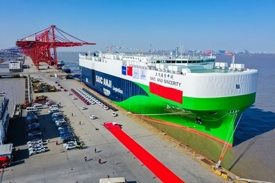 車7600台搭載可能 中国製クリーンエネルギー大型ローロー船が欧州へ初就航