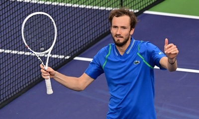 メドベージェフ、足首負傷もズベレフに勝利 BNPパリバOP