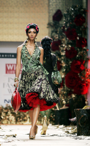 ＜07/08年秋冬インド・ファッション・ウィーク＞カヴィア・バーティア、新作を発表 - インド