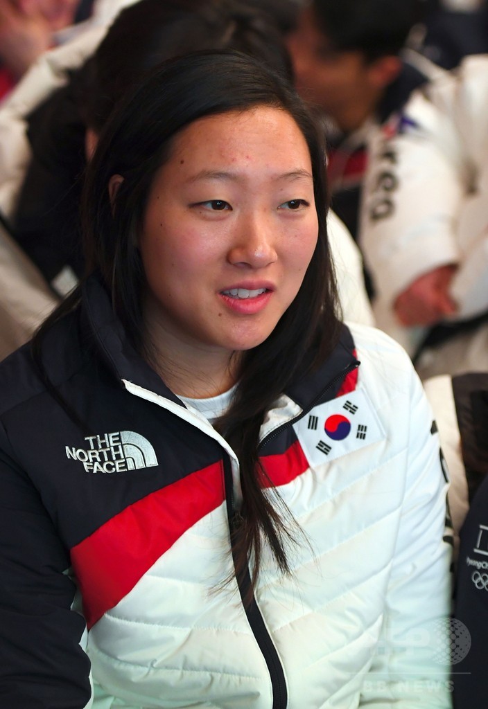 アイスホッケーの「姉妹選手」、平昌五輪は別々の国で出場