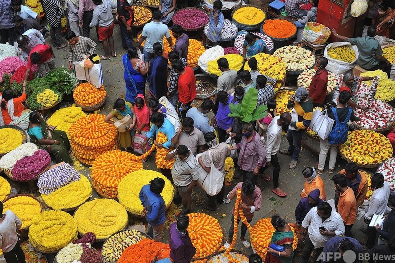 インド、祭りシーズン到来 2年ぶりのにぎわい