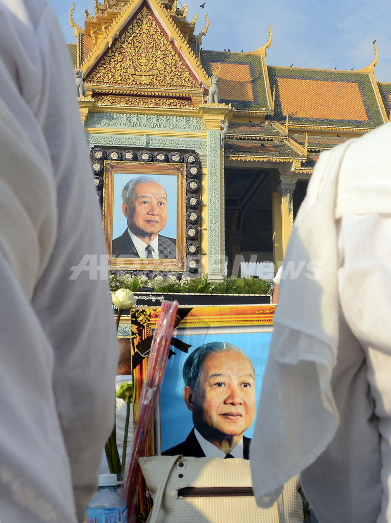 カンボジア前国王に最後のお別れ