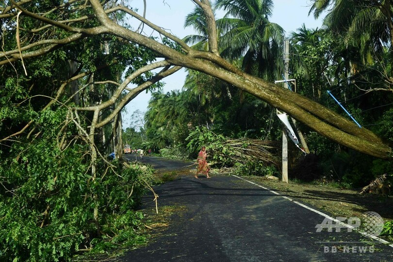 インドとバングラ直撃のスーパーサイクロン 84人死亡、300万人避難