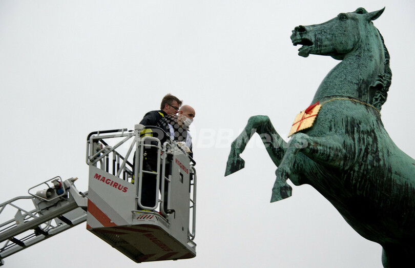 「クッキーモンスター」が盗んだ金色のクッキーを返却、ドイツ