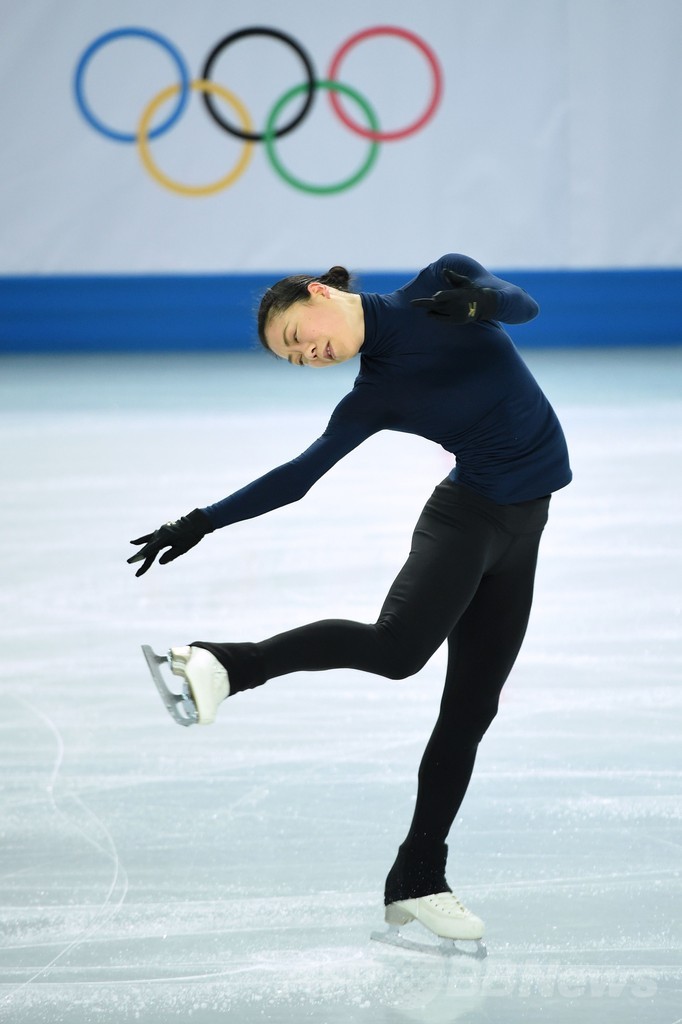 フィギュアの会場で練習に臨む鈴木明子、ソチ五輪