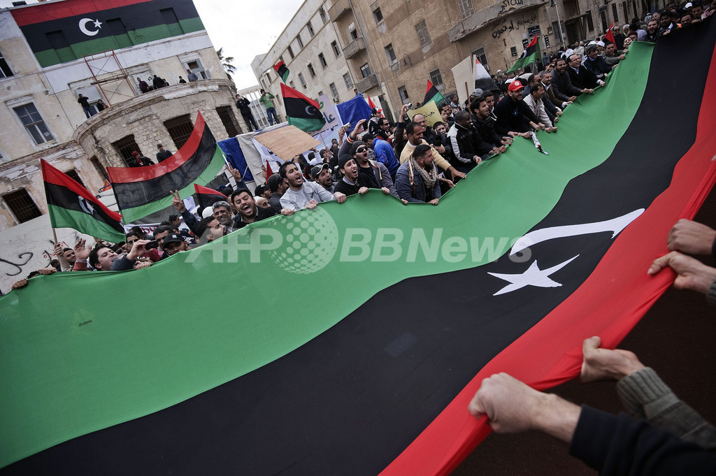 仏、リビア反体制派を「正統な代表」と承認 米国は大使館との関係停止