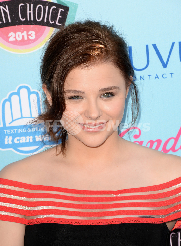 クロエ・グレース・モレッツ、「クリストファー・ケイン」のドレスを着用