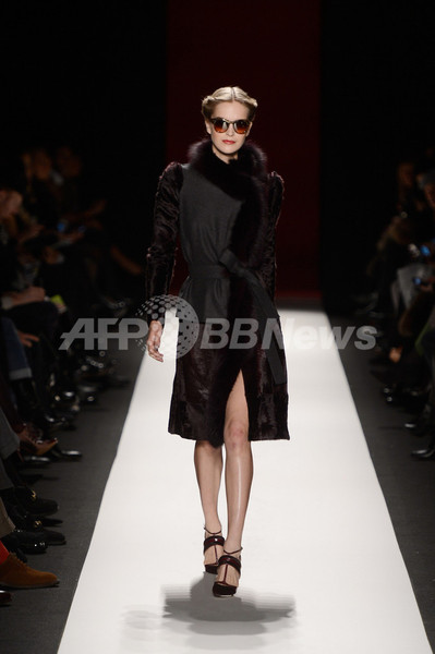 ＜13/14年秋冬NYコレクション＞キャロリーナ・ヘレラ