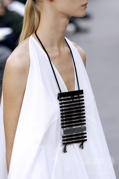 「ネヘラ」17年春夏