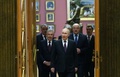 ロシア・サンクトペテルブルクで開かれた独立国家共同体（CIS）非公式首脳会議に出席したロシアのウラジーミル・プーチン大統領（中央）ら（2022年12月27日撮影）。(c)Alexey DANICHEV / SPUTNIK / AFP