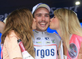 第96回ジロ・デ・イタリア（2013 Giro d&apos;Italia）、第5ステージ（コゼンツァからマテーラ、203キロメートル）。ステージ優勝を飾り、表彰式に臨むアルゴス・シマノ（Argos-Shimano）のヨーン・デーゲンコルプ（John Degenkolb、2013年5月8日撮影）。(c)AFP/LUK BENIES