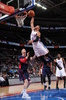 14-15NBA、デトロイト・ピストンズ（Detroit Pistons）対オクラホマシティ・サンダー（Oklahoma City Thunder）。シュートを決めるオクラホマシティ・サンダーのラッセル・ウェストブルック（Russell Westbrook、2014年12月7日撮影）。(c)AFP/Getty Images/NBAE/D. Williams/Einstein