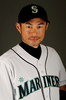 米大リーグ（MLB）のシアトル・マリナーズ（%%Seattle Mariners%%）は25日、キャンプが行われているアリゾナ州ピオリア（Peoria）でメディア向けのフォトデーを催した。写真はポーズをとるイチロー（%%Ichiro Suzuki%%）。（2010年2月25日撮影）(c)AFP/Getty Images/Ezra Shaw