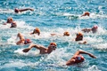 トルコ・イスタンブールで開かれた「ボスポラス海峡大陸間水泳大会」の参加者ら（2019年7月21日撮影）。(c)Yasin AKGUL / AFP