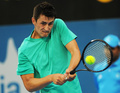 テニス、アピア国際（2013 Apia International Sydney Tennis Tournament）は12日、オーストラリアのシドニー（Sydney）で男子シングルス決勝が行われ、オーストラリアのバーナード・トミック（Bernard Tomic）は6-3、6-7、6-3で南アフリカのケビン・アンダーソン（Kevin Anderson）を下し、ツアー初優勝を飾った。

リターンを打つバーナード・トミック（2013年1月12日撮影）。(c)AFP/Greg WOOD