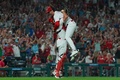 23MLB、フィラデルフィア・フィリーズ対ワシントン・ナショナルズ。ノーヒットノーランを達成し、J.T.リアルミュート捕手（左）と喜ぶフィラデルフィア・フィリーズのマイケル・ローレンゼン（2023年8月9日撮影）。(c)Mitchell Leff/Getty Images/AFP