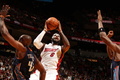 13-14NBA、マイアミ・ヒート（Miami Heat）対シャーロット・ボブキャッツ（Charlotte Bobcats）。得点を狙うマイアミ・ヒートのレブロン・ジェームズ（LeBron James、2014年3月3日撮影）。(c)AFP/Getty Images/NBAE/Issac Baldizon 