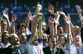 2003年のサッカー女子W杯米国大会を制したドイツ代表（2003年10月12日撮影）。(c)HECTOR MATA / AFP