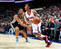 14-15NBA、アトランタ・ホークス対サンアントニオ・スパーズ。ボールをキープするアトランタ・ホークスのジェフ・ティアグ（2015年3月22日撮影）。(c)AFP/Getty Images/NBAE/Scott Cunningham