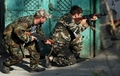 グルジア・南オセチア（South Ossetia）自治州のKurtaで、グルジア軍と交戦する自治州軍兵士（2008年8月11日撮影）。(c)AFP/ANDREI SMIRNOV