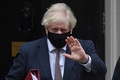 英ロンドンの首相官邸を後にするボリス・ジョンソン首相（2021年1月13日撮影）。(c)Ben STANSALL / AFP