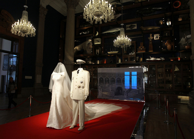 モナコの結婚式を記念した展覧会、ウエディングドレスなど公開