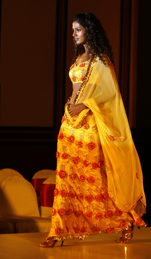 インド・ムンバイでファッションショー
