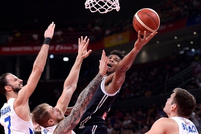 バスケW杯敗退のギリシャ、アデトクンポ退場に怒り 審判の処分求める