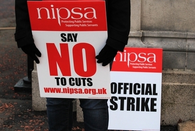 英公務員200万人がスト突入、年金制度改革に抗議