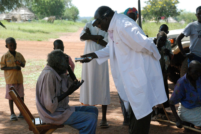 貧困の南部スーダン、防げぬ「感染症による失明」