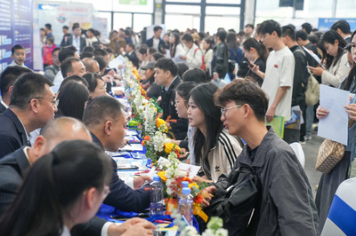 中国の春季採用活発化、 AIスキルが就職の価値ある「通貨」に