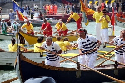 大量の観光客がベネチアのラグーンを破壊、環境団体