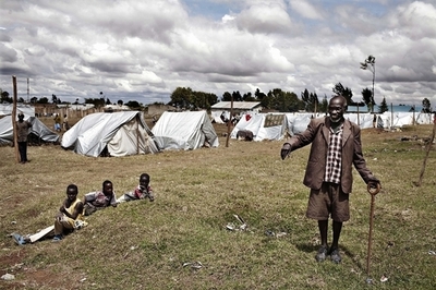 小学校から年金ホームへ、88歳のケニア人小学生無念の休学
