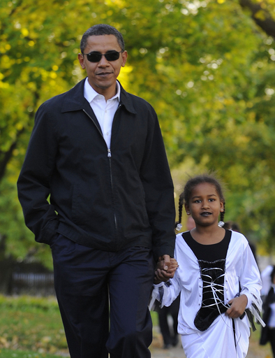 オバマ氏、外国テレビの「ぶら下がり取材」で家族のだんらん台無しに