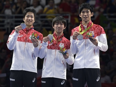 日本は銀メダル、中国に及ばず 卓球男子団体
