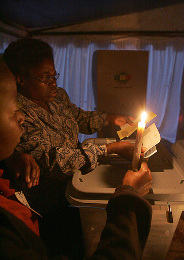 ジンバブエ大統領選、監視団が「架空有権者」を懸念