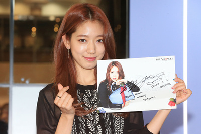パク・シネ、釜山でのファンサイン会に出席