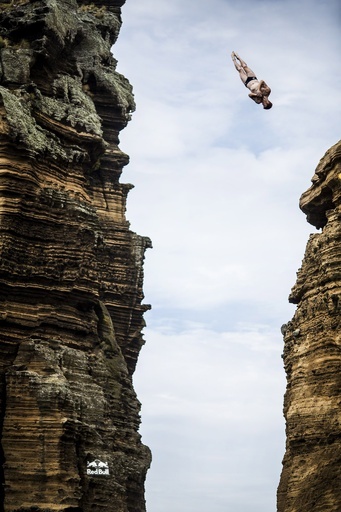 断崖絶壁から華麗なダイブ、アゾレス諸島で世界大会