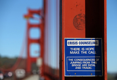 ゴールデンゲートブリッジに自殺防止網を設置へ、米報道