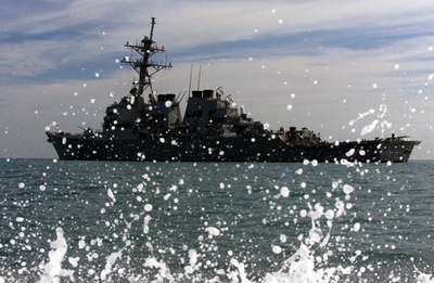 中国軍、南シナ海で米艦船に「退去」警告